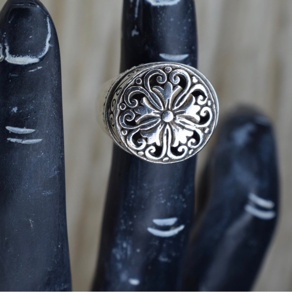 🚫SOLD🚫Vintage Sterling Silver Statement Ring - Size 8.5 US - Picture 8 of 11